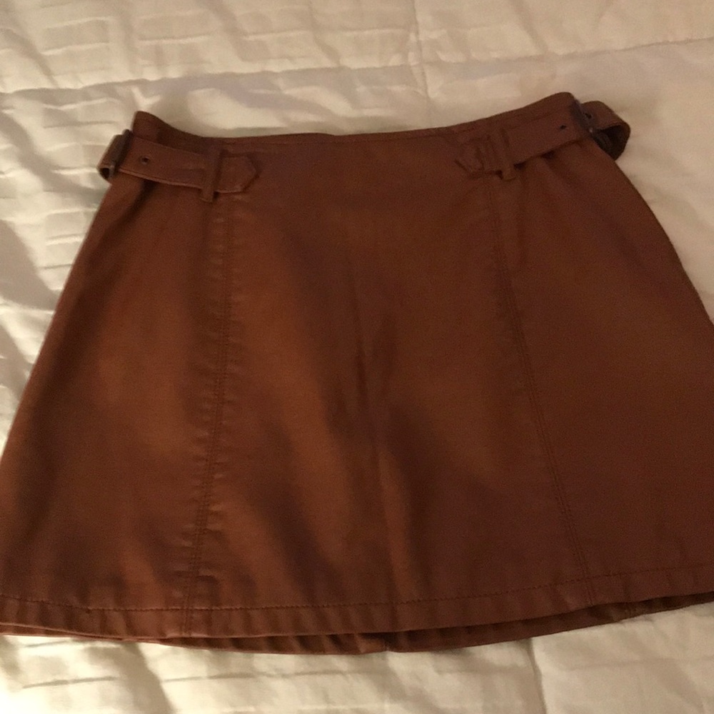 Free People skirt (size 4). NWOT.
